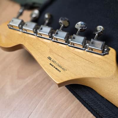2015 Fender Classic Series 60s Stratocaster 7lbs 5oz 3 Tone Sunburst w/Gig Bag image 4