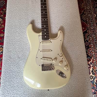Fender Jeff Beck Artist Series Stratocaster with Hot Noiseless Pickups 2001 - Present - Olympic White image 3