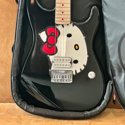Squier Hello Kitty Stratocaster 2025 - Black image 2