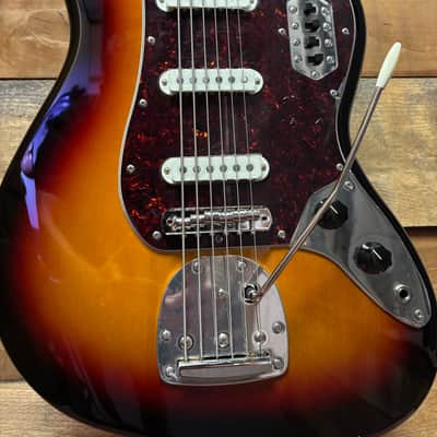 Squier Classic Vibe Bass VI 3-Tone Sunburst image 2