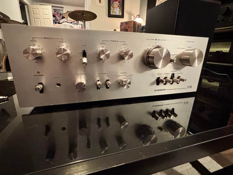 Pioneer SA-8500 60-Watt Stereo Solid-State Integrated Amplifier 1975 - 1979 - Silver image 1