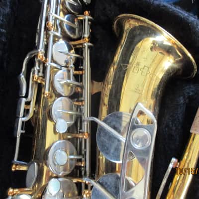 Vito brand Alto saxophone with case and mouthpiece. Made in Japan image 3