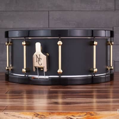 NOBLE & COOLEY 14 X 6 ALLOY CAST ALUMINIUM SNARE DRUM, BLACK WITH WOOD HOOPS image 7