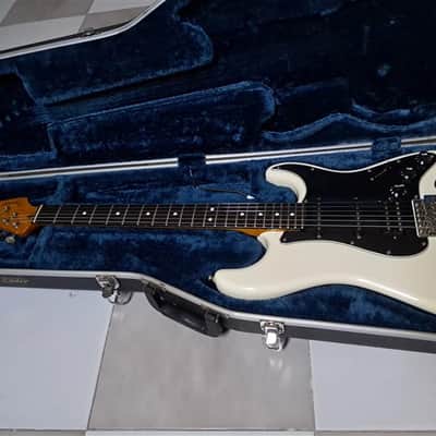 Fender Modern Player Stratocaster HSS - Olympic White image 6