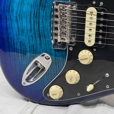 Fender Limited Edition Player Stratocaster HSS Plus Top Guitar 2021 - Blue Burst / Maple neck image 4