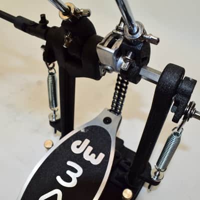 DW 3000 Series Double Bass Drum Pedal w/ Pearl Case image 6