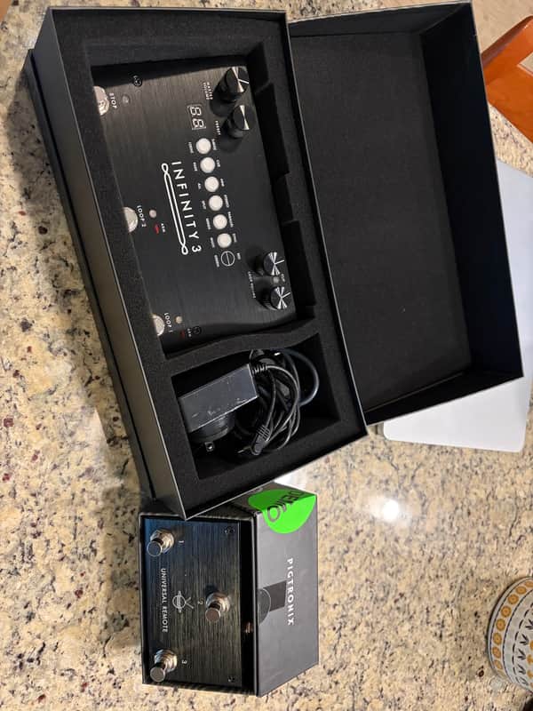 Pigtronix Infinity 3 Looper w/ Universal Remote