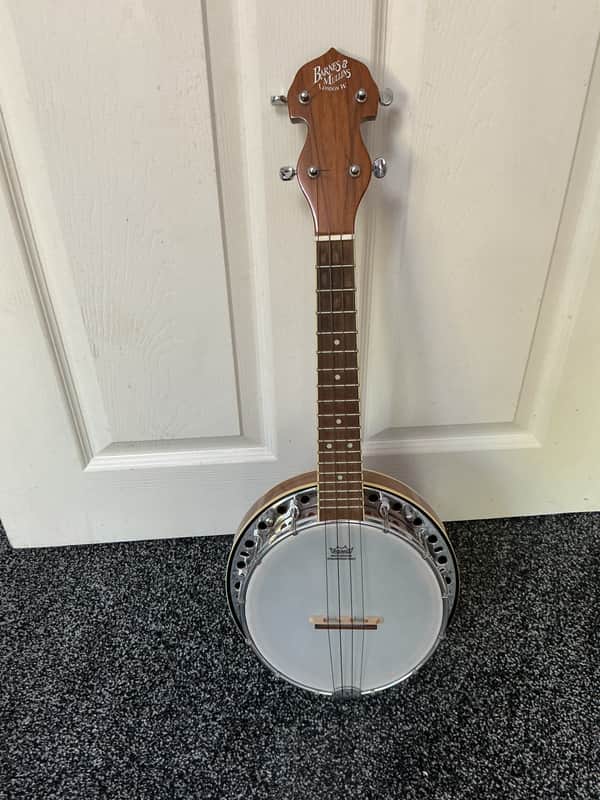 Barnes & Mullins  UBJ1 banjolele (with resonator) image 1