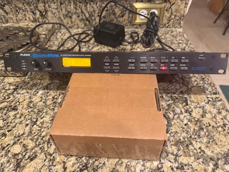 Alesis QuadraVerb 20k Bandwidth Simultaneous Digital Effects Processor 1990s - Black image 1