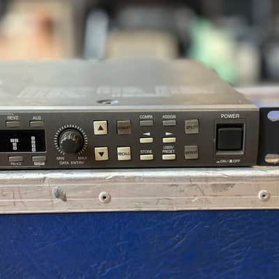 YAMAHA FX900 Digital Multi-Effects Processor | Reverb