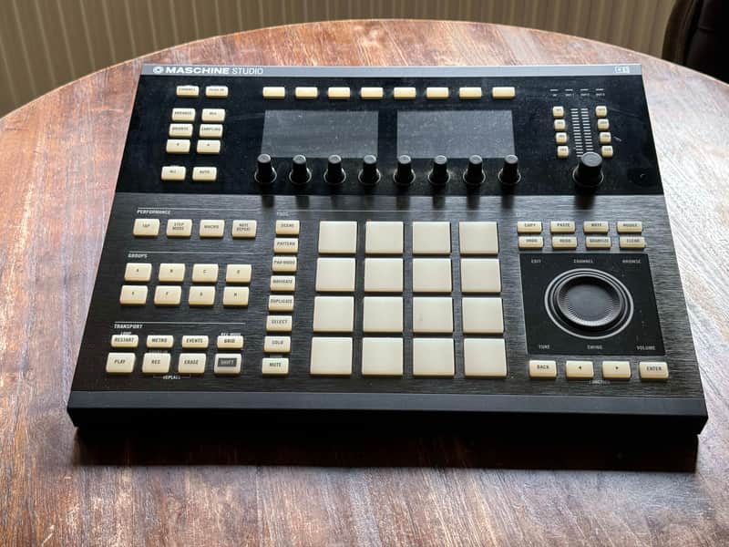 Native Instruments Maschine Studio 2010s - Black image 1