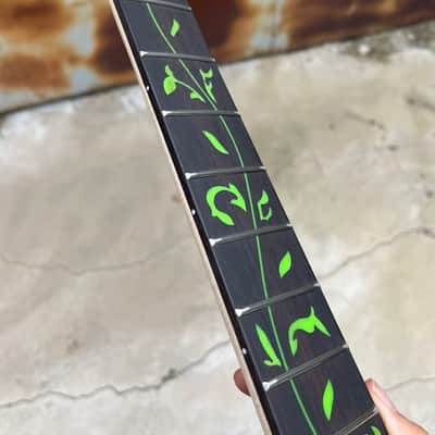 black headstock floyd rose nut stainless steel 24 frets Maple guitar neck hole 10mm Lock nut Satin ibanez Rosewood fingerboard green Tree of Life inlay image 2