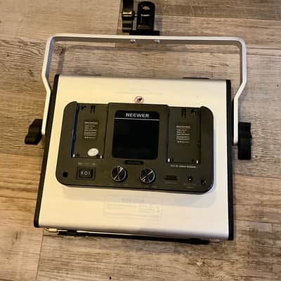 Neewer LED Light Panel Set w/ Power Supply & Carrying Bags image 4