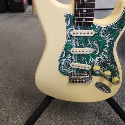 Used 2014 Fender American 60th Anniversary Stratocaster w/ 2014 AVRI Strat Neck + Upgrades - Vintage White w/ Case image 4