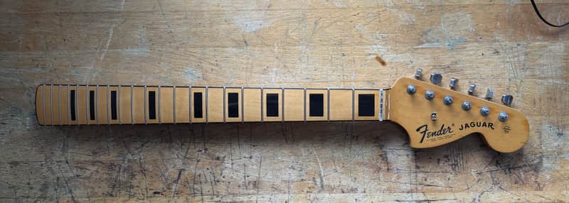 Fender Vintera II '70s Jaguar Maple Neck