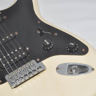 Fender Japan Stratocaster, serial number E Electric Guitar Ref. No 6887 image 4