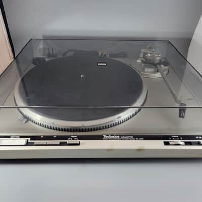 Technics Quartz SL-Q30 Direct Drive Automatic Turntable & New AT81CP cartridge! image 1