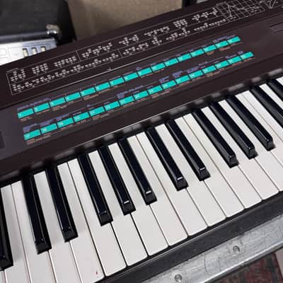 Yamaha DX-7 Digital FM Synthesizer 61 Key - 1980's image 4