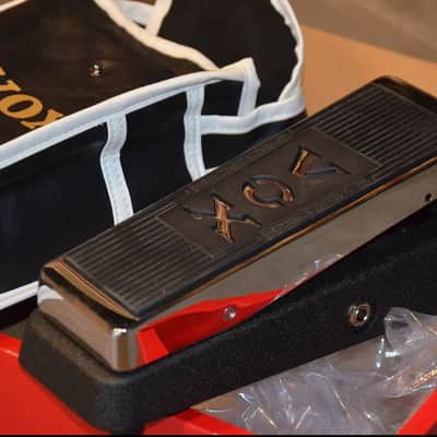 VOX V847-A Wah Wah * play that legendary '60/'70s vintage wah tone! Like new from our showroom * comes with the original black vinyl bag * list price=98€ * buy it for Beyers Best Price! image 3