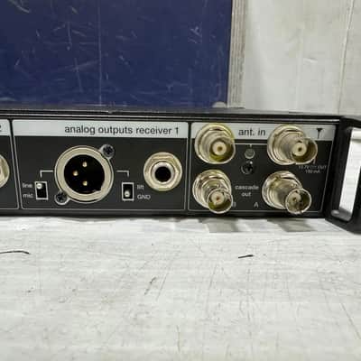 Shure AXT400 A 470-698MHz Dual Wireless Receiver W/ (2) AXT200 SM86 #17664 (THS) image 22