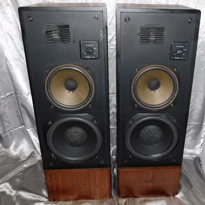 Realistic OptimusT-110 vintage tower speakers image 1
