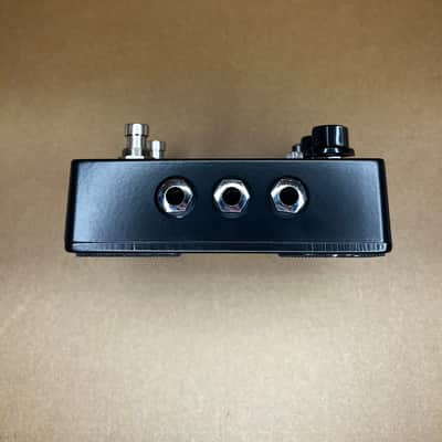 Mr. Black Pana-Trem Stereo Harmonic Tremolo & Panner 2018 - 2019 - Graphic image 5