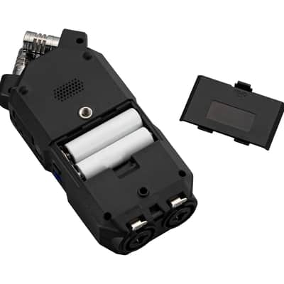 Zoom H4 Essential Handheld Recorder for Musicians, Podcasters & Filmmakers image 3