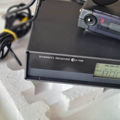 Sennheiser Sennheiser Diversity Receiver EM100 + SK100 Bodypack Transmitter + M3 Headmic – 790–822 MHz image 4