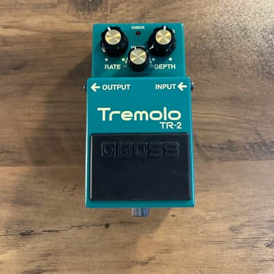 Boss TR-2 Tremolo (Silver Label) 1997 - Present - Green image 1