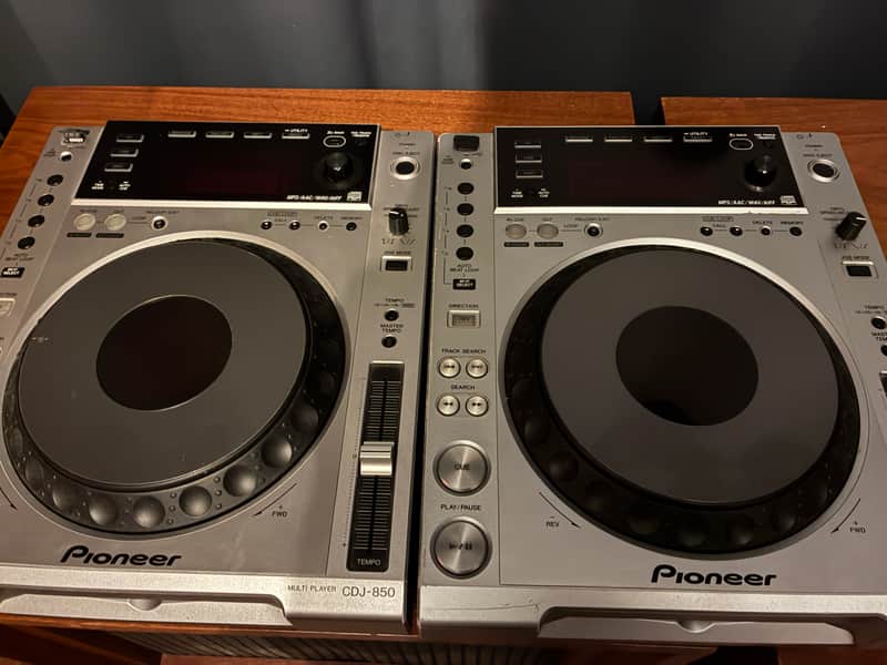 PAIR - PIONEER CDJ 850 image 1