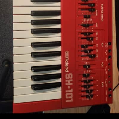 Roland SH-101 Monophonic Analog  with owners manual Synthesizer