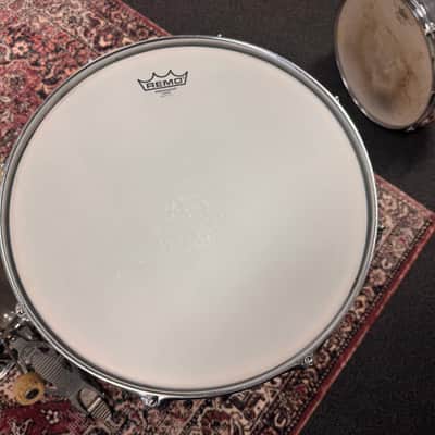Ludwig No. 980 Super Classic Outfit 9x13 / 16x16 / 14x22" Drum Set (3-Ply) with Pointed Blue/Olive Badges 1969 - 1976 - White Marine Pearl image 20