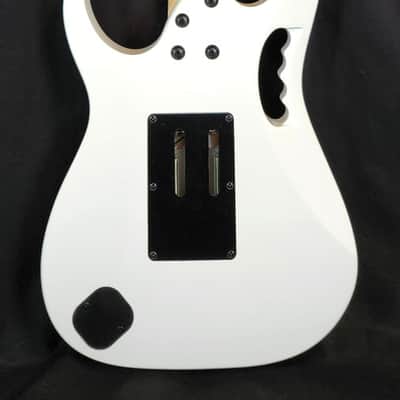 Ibanez JEMJRWH Steve Vai Junior Signature Series Electric Guitar White image 10
