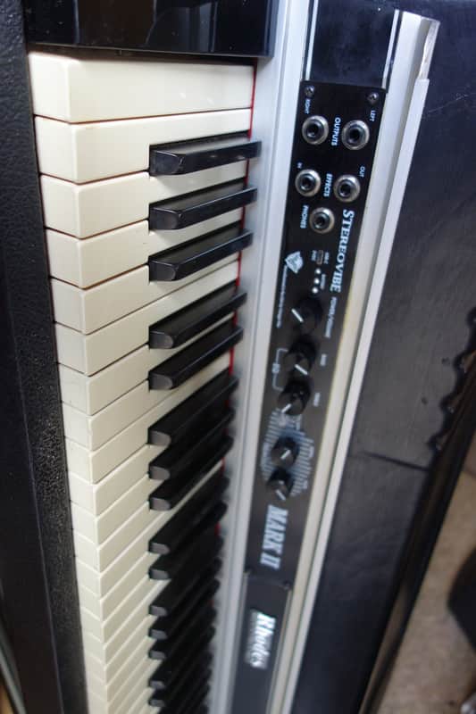 Rhodes Stage 73 Mk ll elec piano + V Vibe (USB) Stereovibe & FREE UK delivery image 1