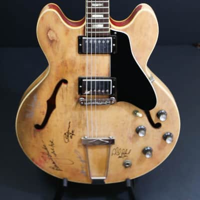 Mid 70s Gibson ES 335 Signed by AC/DC image 13