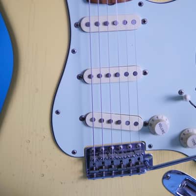 Fender CME Exclusive Road Worn 1960s Stratocaster 2020 - Vintage white image 4
