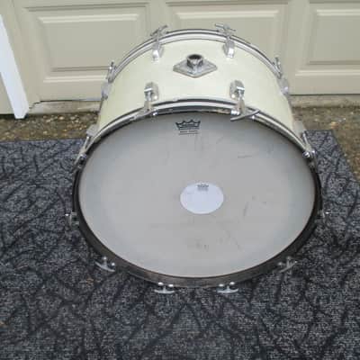 Ludwig Vintage Super Classic 22 X 14 Bass Drum, Silver Sparkle, 1960s Classic image 8