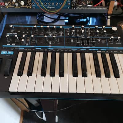 Novation Bass Station II 25-Key Monophonic Synthesizer 2013 - Present - Black