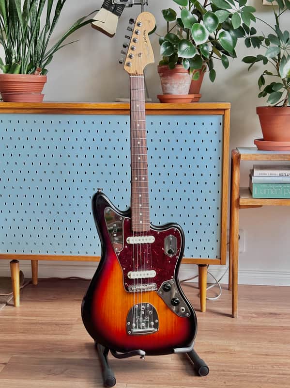 Fender American Professional Jaguar with Rosewood Fretboard 2017 - 2019 - 3 color sunburst