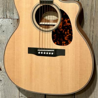 Pristine Larrivee OMV-40 Cutaway Spruce Top, Mahogany Back & Sides, OHSC, Includes Pro Setup & Ships Fast ! image 1