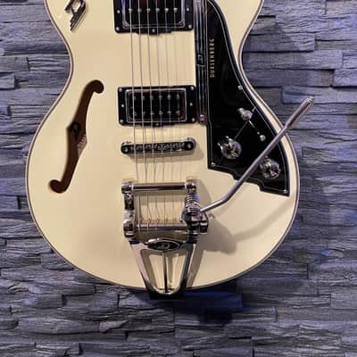 Duesenberg Fullerton TV 2022 - Vintage White image 4