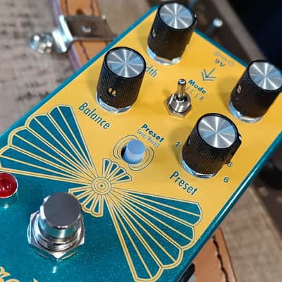 EarthQuaker Devices Aurelius Tri-Chorus - Turquoise / Yellow image 6