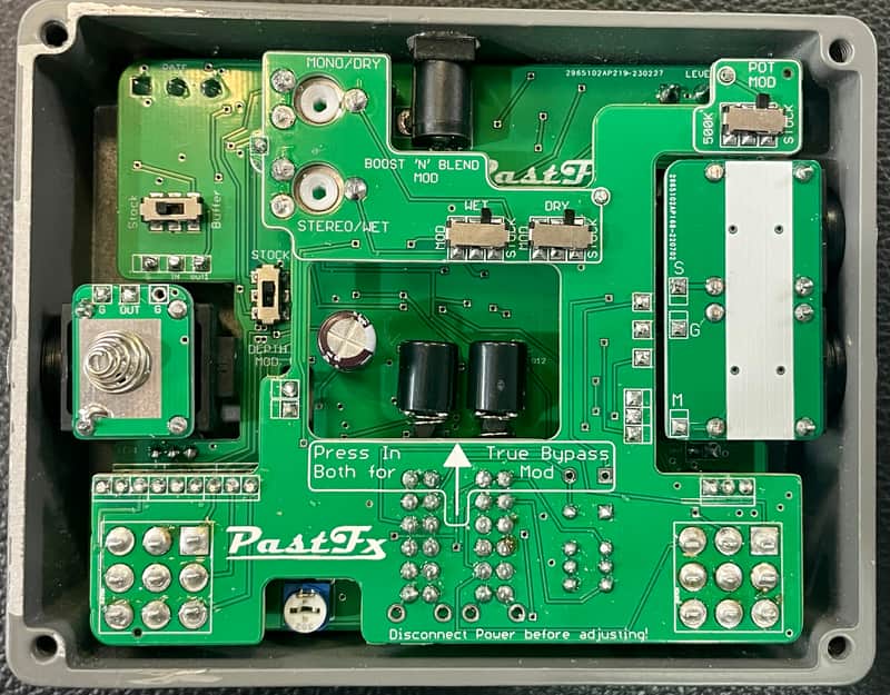 PastFx Chorus Ensemble Deluxe + Switchable True Bypass Mod! ( Ce-1
