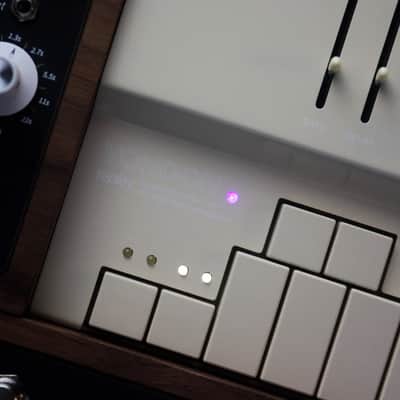 Vongon REPLAY polyphonic synthesizer with multi-mode arpeggiator image 7