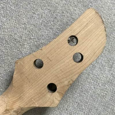 Harley Benton 4 String Bass Maple Neck, 24 Frets Rosewood Fingerboard image 9