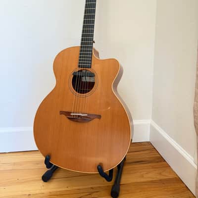Lowden O22c 2009 - cedar image 3