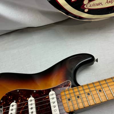 Fender Deluxe Roadhouse Stratocaster Guitar 2008 - Brown Sunburst / Maple neck image 4