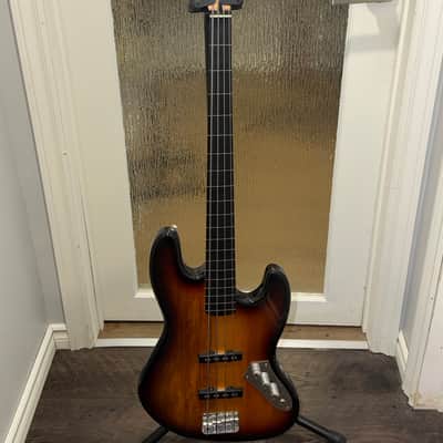 Squier Vintage Modified Jazz Bass Fretless 2007 - 2018 - 3-Color Sunburst image 1