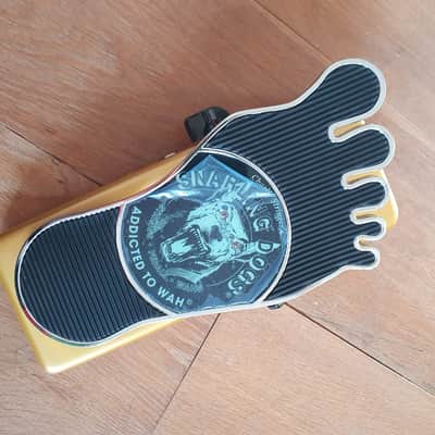 Snarling Dogs Bawl Buster Bass Wah Late 90s - Gold image 9
