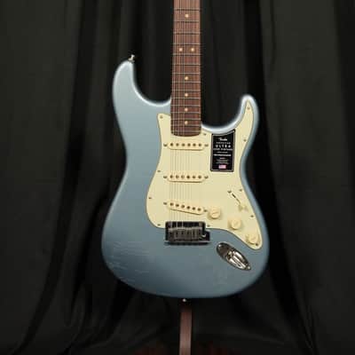 Fender American Ultra Luxe Vintage '60s Stratocaster 2026 Ice Blue Metallic